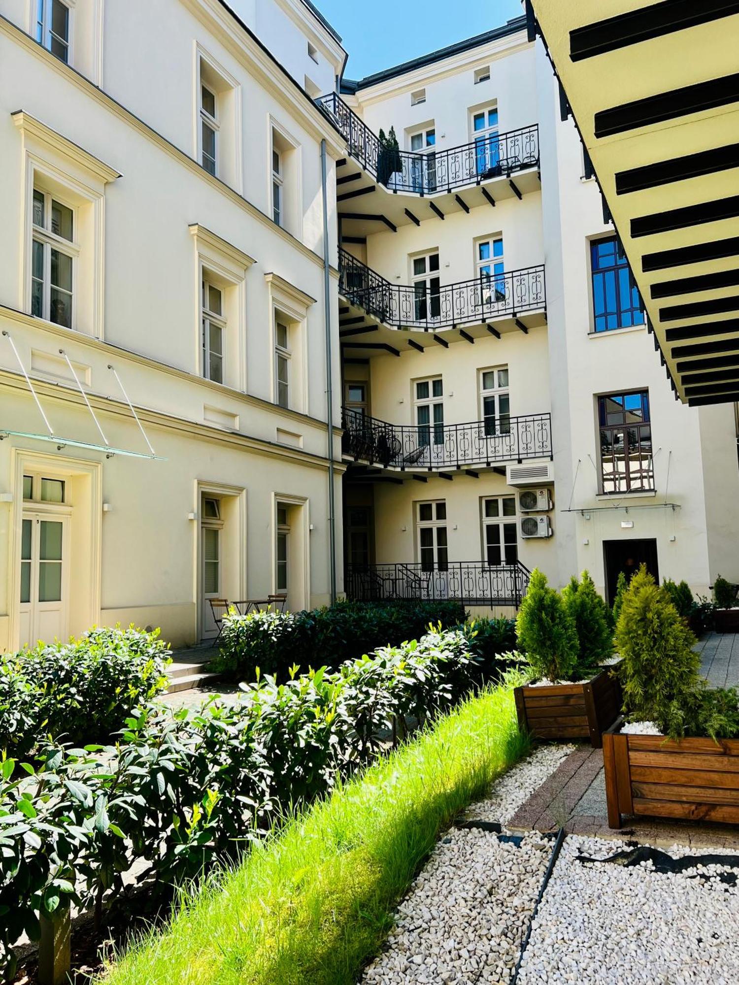 Atrium - Old Town Luxury Apartments - By Upstairs Kraków Exteriör bild
